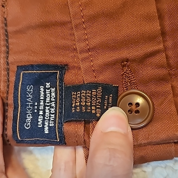GapKhakis Size 40x32, in color burgundy.  In Excellent pre-loved condition. - Picture 2 of 4